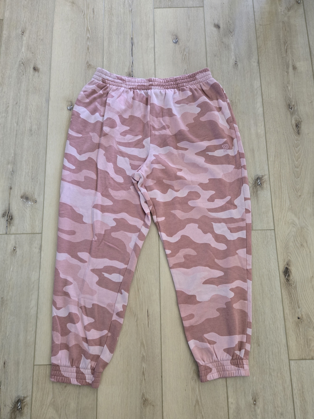 PINK Women's Fleece Cropped Jogger Pants Pink Camo XL Elastic Waist Pull On NWT